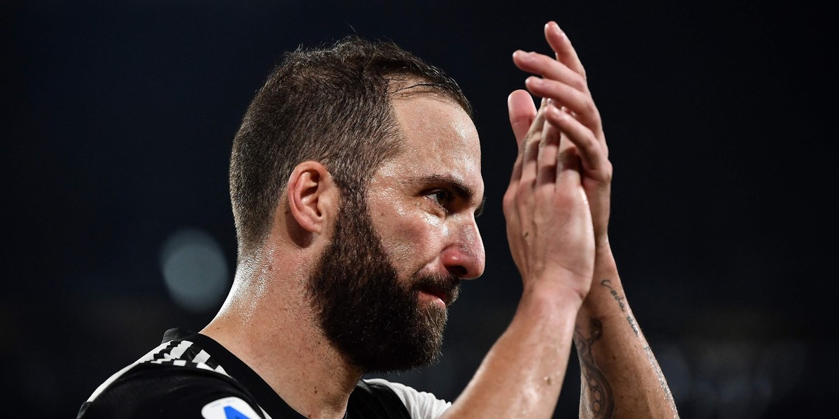 Gonzalo Higuain zakończy swoją długą i barwną karierę piłkarską. 