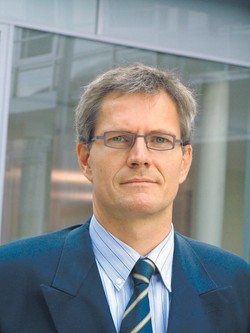 Manfred Van Vlierberghe - to on zwolni 1000 osób z ArcelorMittal w Polsce