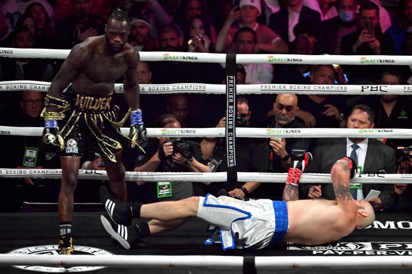 Deontay Wilder posłał na deski Robert Heleniusa