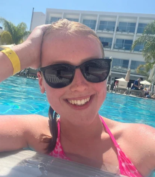 19-ročná študentka Ellie Wattsová