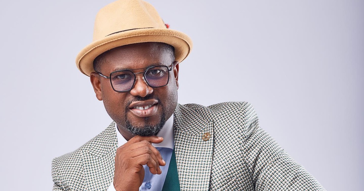 Abeiku Santana is killing it in a power suit on his birthday - Vimarsana News
