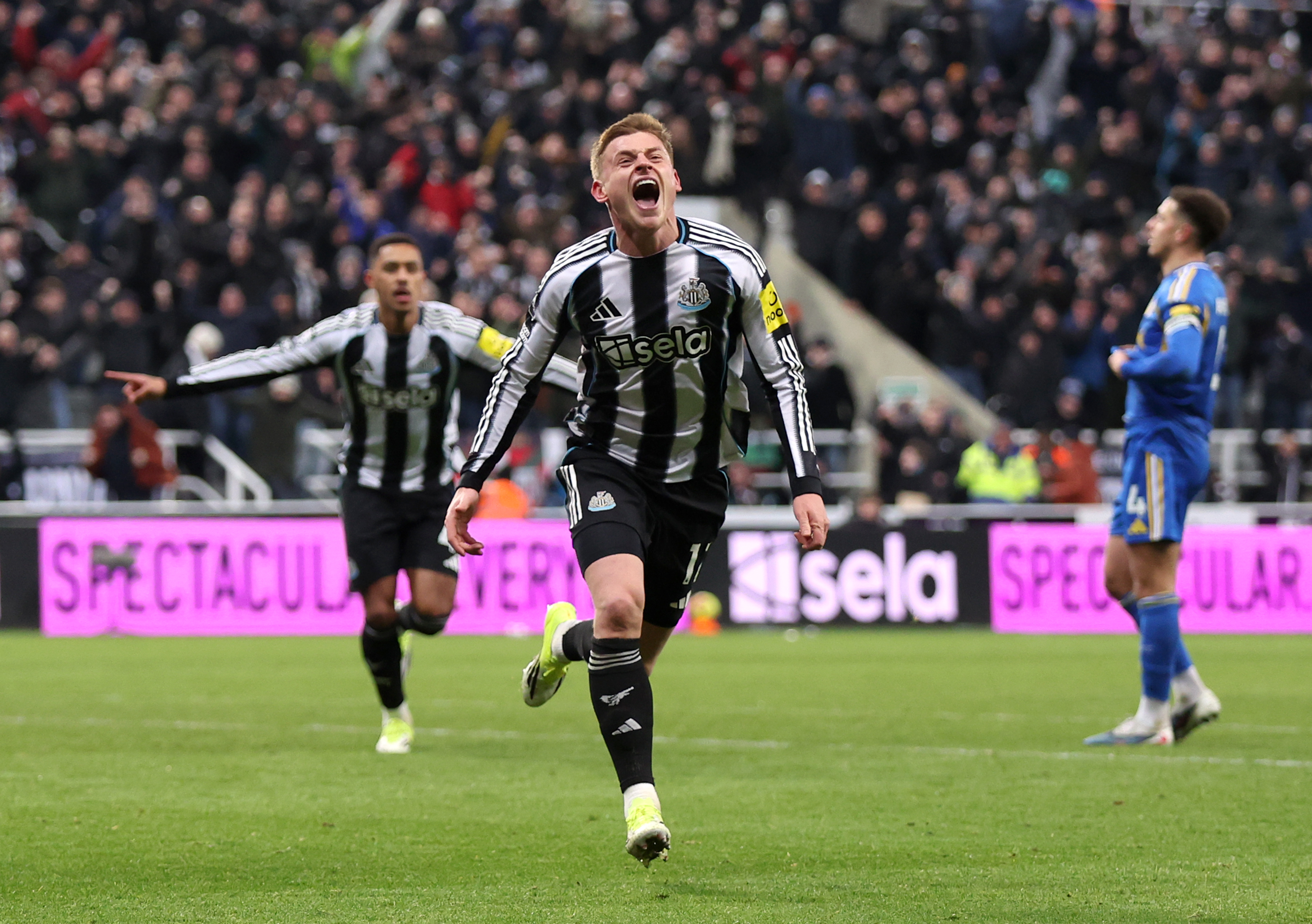 Barnes scores latest Premier League winner as Newcastle beat Leeds 4-3