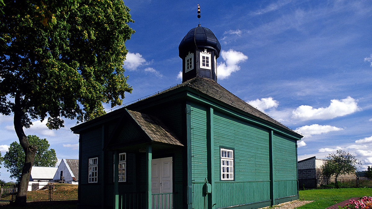 Szlak Tatarski to pieszy szlak turystyczny znajdujący się na wschodzie Polski, w województwie podlaskim. Prezentuje on dziedzictwo historyczne i architektoniczne związane z kulturą tatarską i religią muzułmańską.