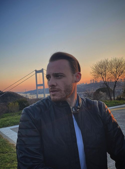 Herec Kerem Bürsin.