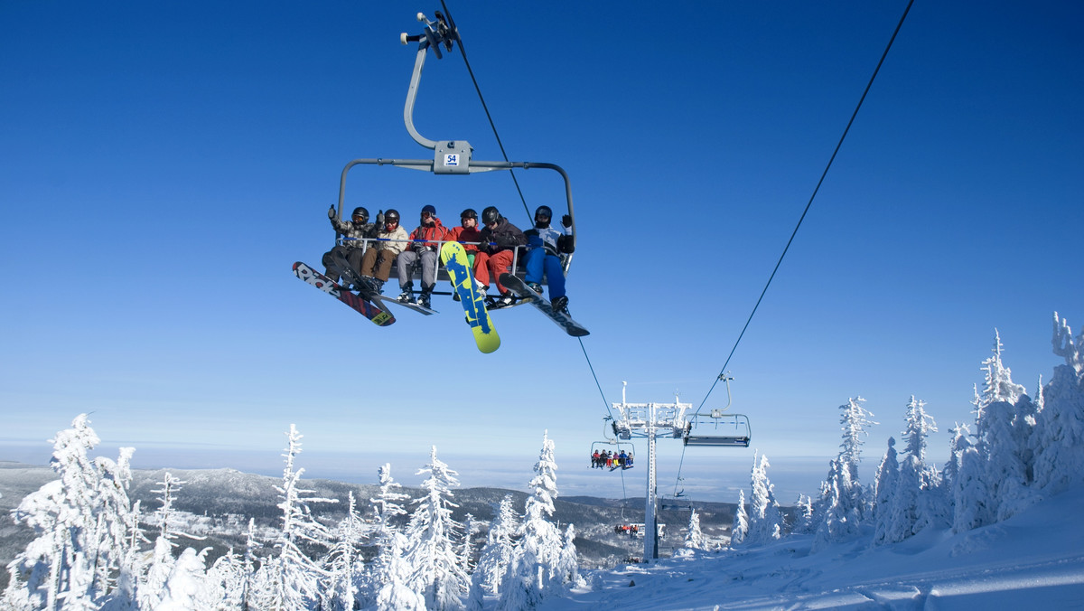 W tej malowniczo położonej miejscowości śnieg leży przez prawie 110 dni w roku. To istny raj dla narciarzy. Czeka na nich aż 20 km nartostrad. A 14 stycznia rozpocznie się Święto Śniegu z mnóstwem atrakcji, nie tylko narciarskich.