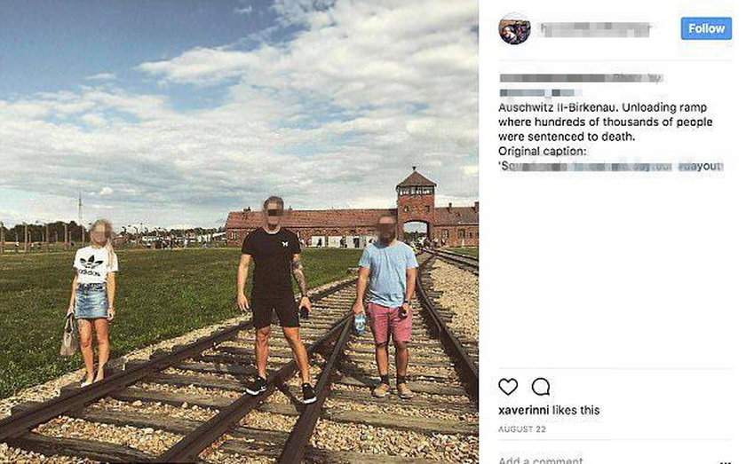 Oburzające zdjęcia brytyjskich turystów z Oświęcimia. Ginęli tam ludzie, a oni robią selfie