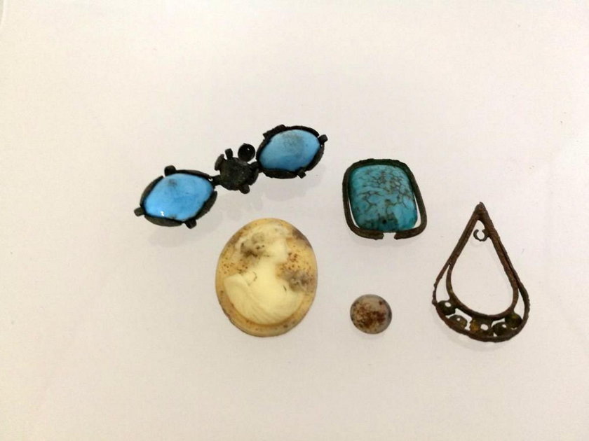 Biżuteria znaleziona na terenie dawnego obozu Stutthof