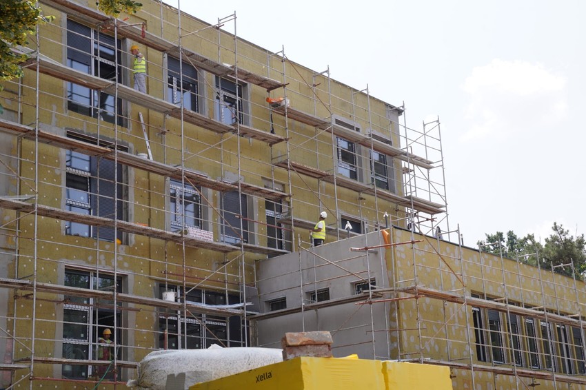 Gradonačelnik Šapić je ovom prilikom obišao i radove na rekonstrukciji Osnovne škole "Oslobodioci Beograda”