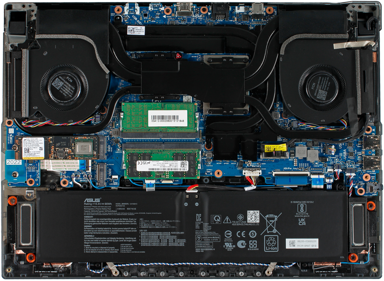 Asus ROG Strix SCAR 15 (G533ZW) – wnętrze laptopa