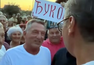 Vučić sa starešinom iz vojske