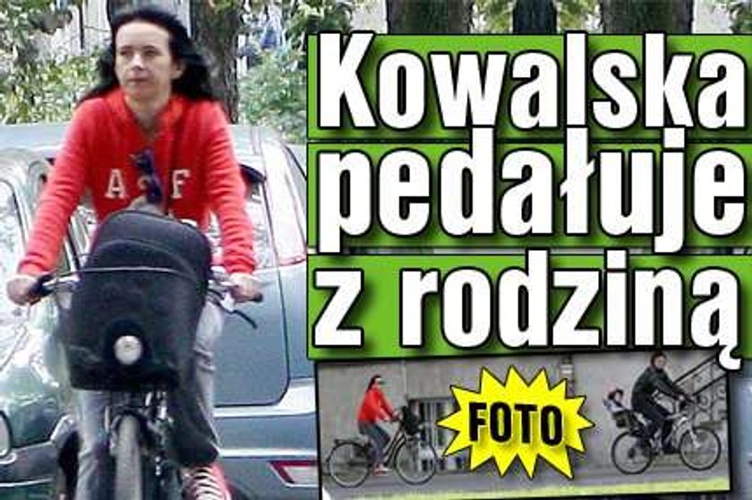 Kowalska pedałuje z rodziną. Foto