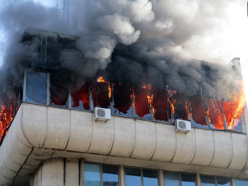 Vatra se ventilacionim sistemom prenela na krov zgrade