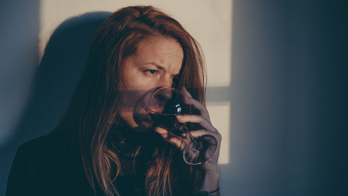 Sen po alkoholu? Etanol jest zaprzeczeniem dobrej jakości snu