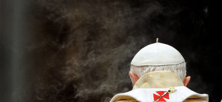 Świąteczne orędzie papieża. Benedykt XVI apeluje o pokój
