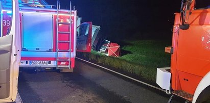 Zderzenia busa z ciężarówką. Dwie osoby nie żyją