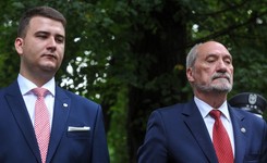 Maksymilian Rigamonti: Jaką trzeba mieć pychę i butę, żeby przyjąć medal 'za zasługi dla obronności kraju', będąc rzecznikiem MON