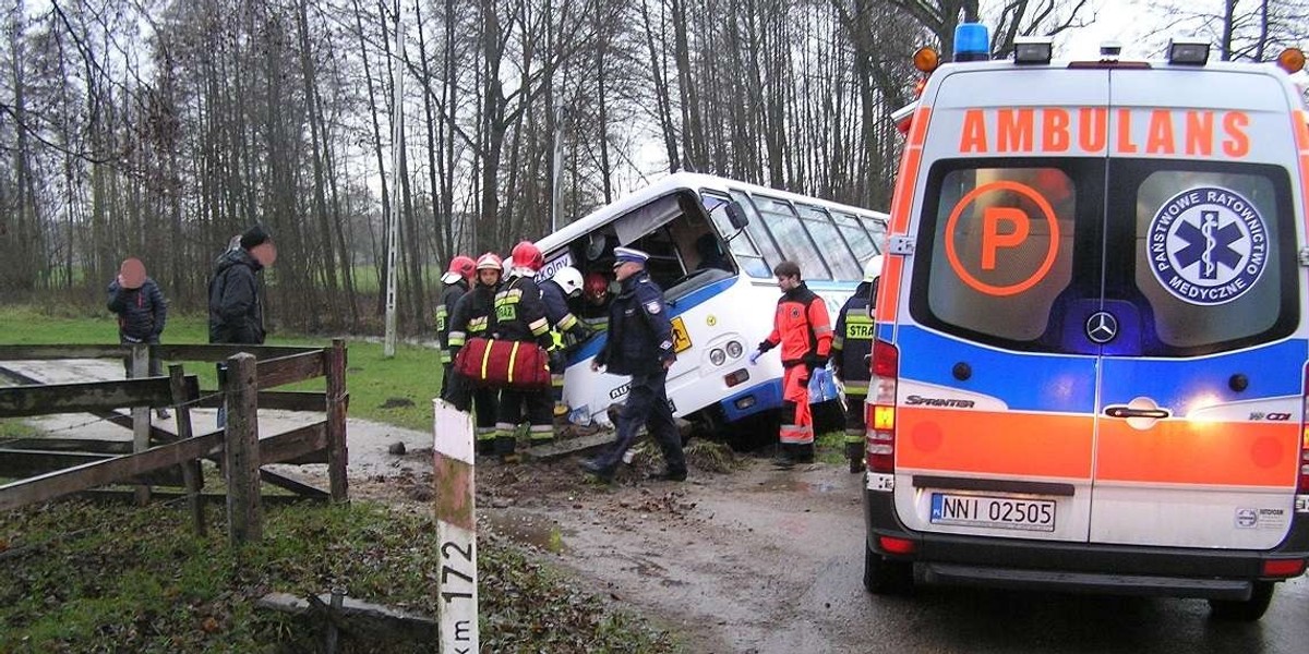 Wypadek busa z dziećmi