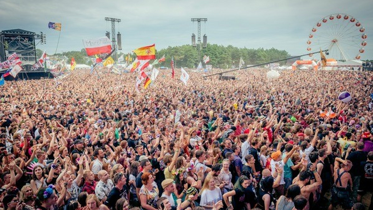 Wielkimi krokami zbliża się słynny festiwal w Kostrzynie nad Odrą, dlatego najwyższy czas zastanowić się, co zabrać na Woodstock. Jeśli i Ty masz problem z pakowaniem plecaka i sporo dylematów związanych z przydatnością (lub jej brakiem) poszczególnych przedmiotów, to jest wpis dla Ciebie! Jeszcze zdążysz zrobić małe i niedrogie zakupy.