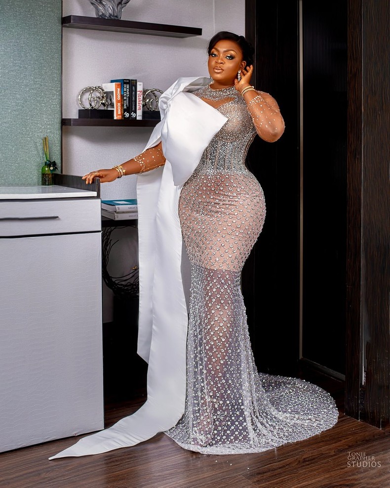 Eniola Badmus [Instagram/ Eniolabadmus]