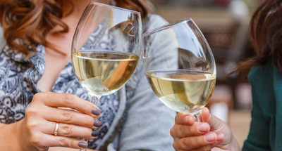 Co się dzieje, gdy codziennie pijesz kieliszek wina? Czy alkohol może być  zdrowy dla organizmu?