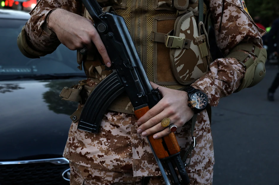 Pripadnik Iranske revolucionarne garde tokom anti-izraelskog skupa u Teheranu 15. aprila