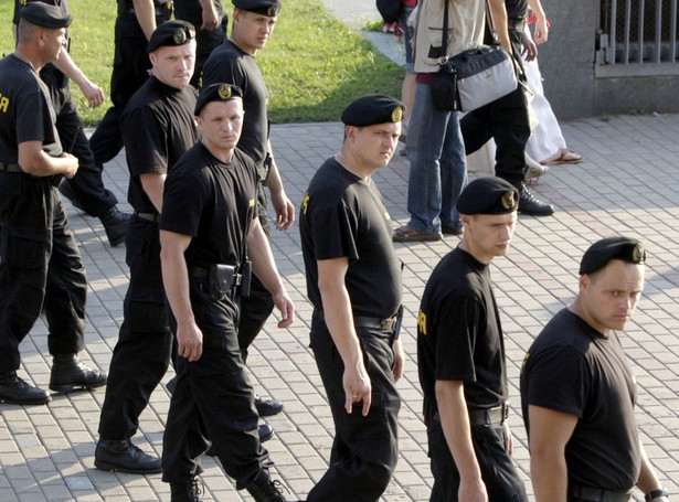 Broniły białoruskich opozycjonistów, stracą pracę