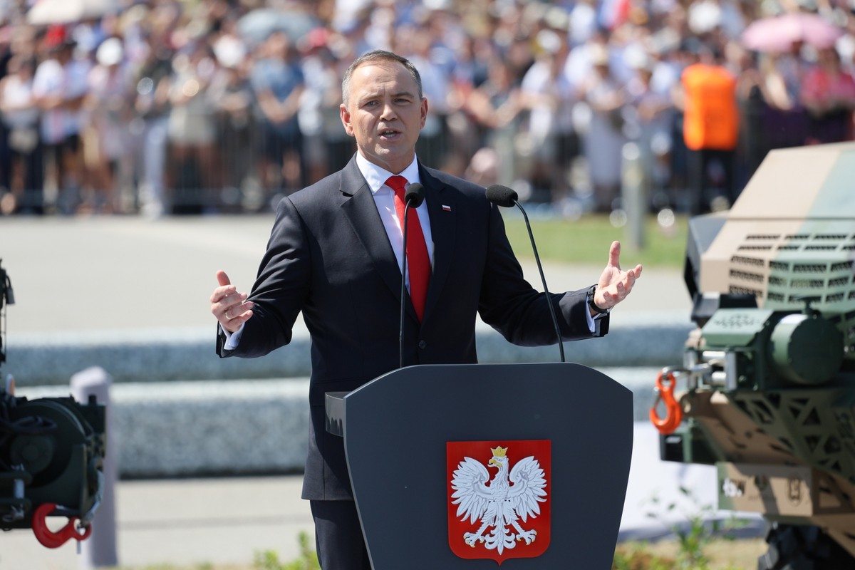 Instytut Pamięci Narodowej ogłosił konkurs na stanowisko prezesa. Po zwycięstwie w wyborach prezydenckich dotychczasowy prezes IPN Karol Nawrocki musiał zrzec się stanowiska