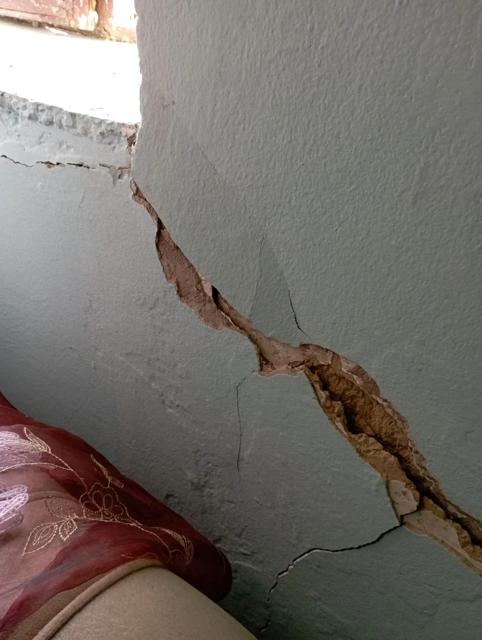 Svi zidovi su popucali, deo se urušio, kao i krov