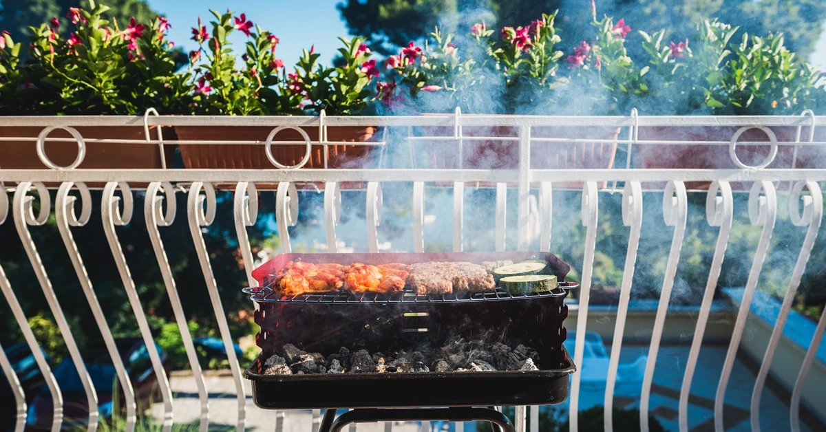 Lepiej tego nie rób na balkonie. Inaczej zapłacisz wysoki mandat. Oto lista zakazów
