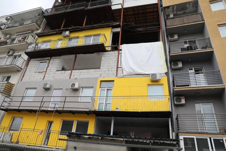 Slika "monstrum zgrade" u takozvanoj faveli na Vračaru