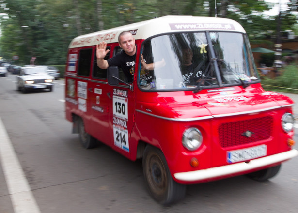 Rajd Złombol 2014 na zdjęciu samochód dostawczy Nysa (ag/mr) PAP/Andrzej Grygiel