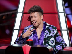"Nie pakuj już więcej, bo masz za dużo wszystkiego". Trenerzy "The Voice Kids" naśmiewają się z Dawida Kwiatkowskiego
