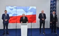 Kaczyński, Ziobro i Gowin. Jest nowa umowa koalicyjna Zjednoczonej Prawicy [WIDEO]
