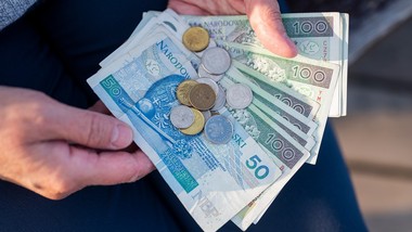 jaka emerytura po 10 latach pracy w wieku 60 lat? ile świadczenia z zus otrzymasz? oto kwota