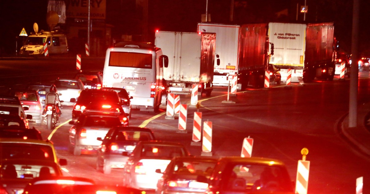 Chcą wygrać z korkami na trasie do Łomianek. Czy to się może udać?