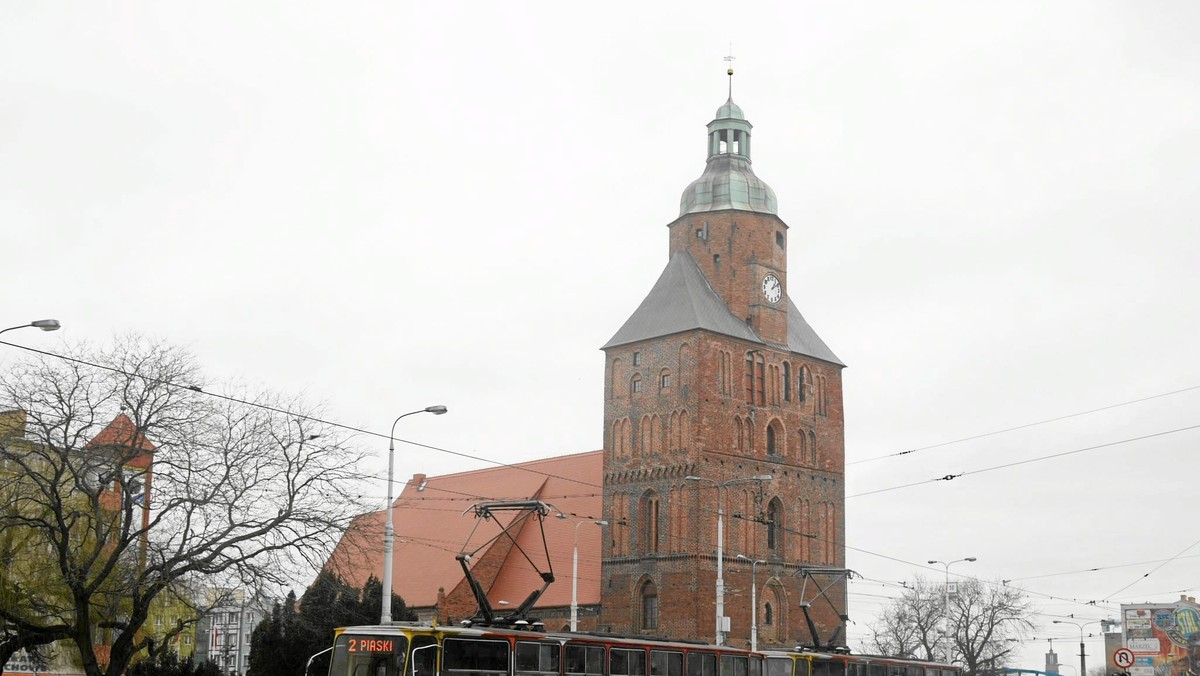 Władze Gorzowa Wielkopolskiego chcą zmienić nazwę miejscowości. Miasto ma nazywać się po prostu Gorzów. Jak mówi gorzowski radny PO, przymiotnik "Wielkopolski" nie ma nic wspólnego ani z historią, ani z geografią - pisze "Rzeczpospolita".