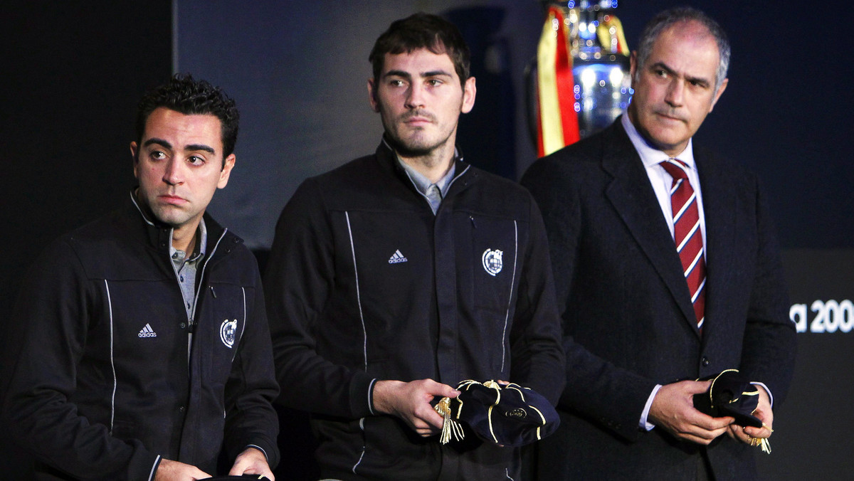 Andoni Zubizarreta, Raul Gonzalez, Iker Casillas i Xavi Hernandez otrzymali pamiątkowe medale i czapki od UEFA i hiszpańskiej królewskiej federacji piłkarskiej (RFEF). Piłkarze zostali uhonorowani w związku z rekordową ilością meczów rozegranych w barwach reprezentacji Hiszpanii.