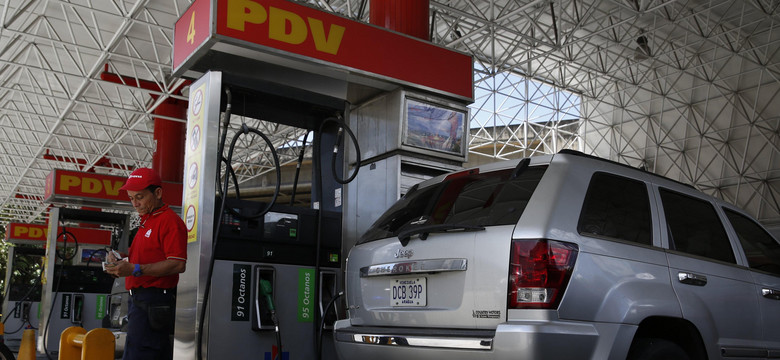 Wenezuela podniesie cenę benzyny - z 1 centa - aby powstrzymać przemyt