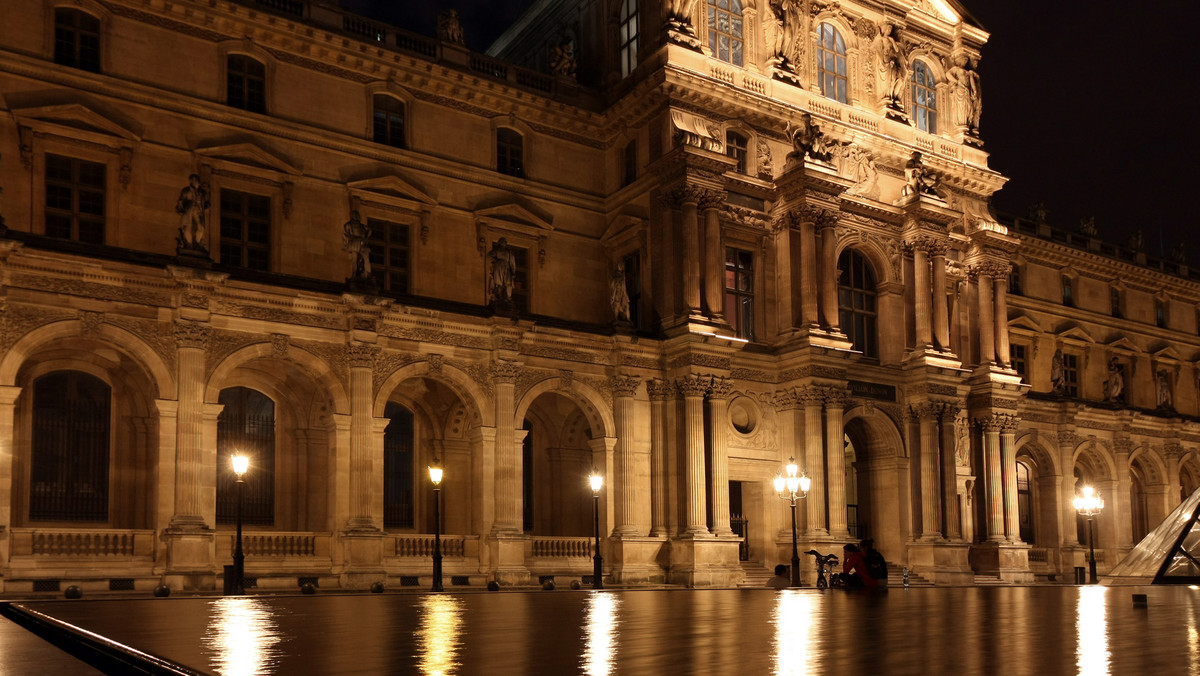Paryski Luwr, jedno z największych muzeów na świecie, otwarty został w czwartek rano po jednodniowej przerwie spowodowanej protestem pracowników okradanych przez kieszonkowców. Sale muzeum patroluje teraz 20 policjantów, którzy mają odstraszać złodziei.
