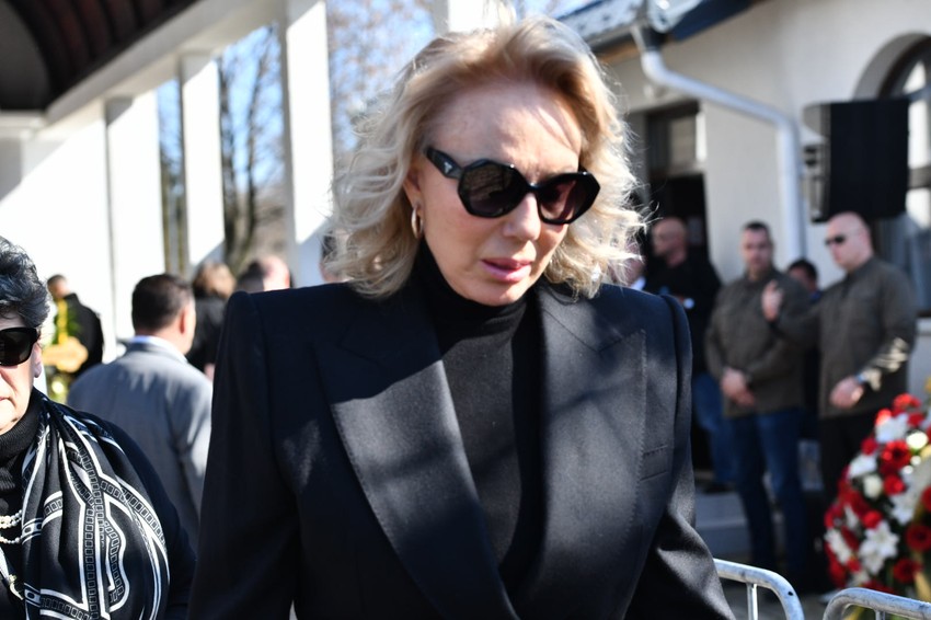 Lepa Brena neutešna na sahrani Saše Popovića