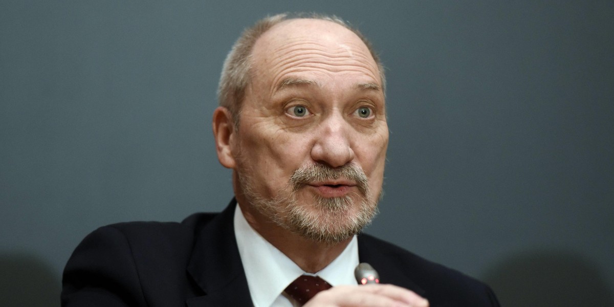 Macierewicz używa siły państwa. Jest donos na dziennikarza do prokuratury