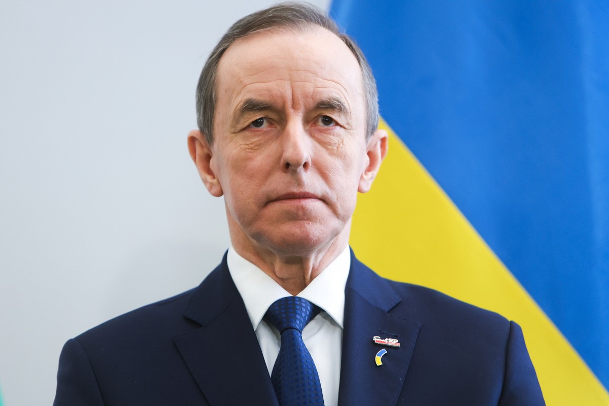 Warszawa, 06.03.2023. Marszałek Senatu Tomasz Grodzki podczas briefingu prasowego przed posiedzeniem Parlamentarnego Zespołu ds. Zdrowia Psychicznego Dzieci i Młodzieży ph. "Jednym głosem o zdrowiu psychicznym dzieci i młodzieży", 6 bm. w Senacie w Warszawie. (amb) PAP/Rafał Guz