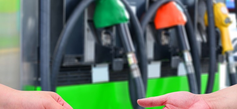 Trzymiesięczne "paliwowe wakacje podatkowe"? Brzmi efektownie, ale zmieni niewiele