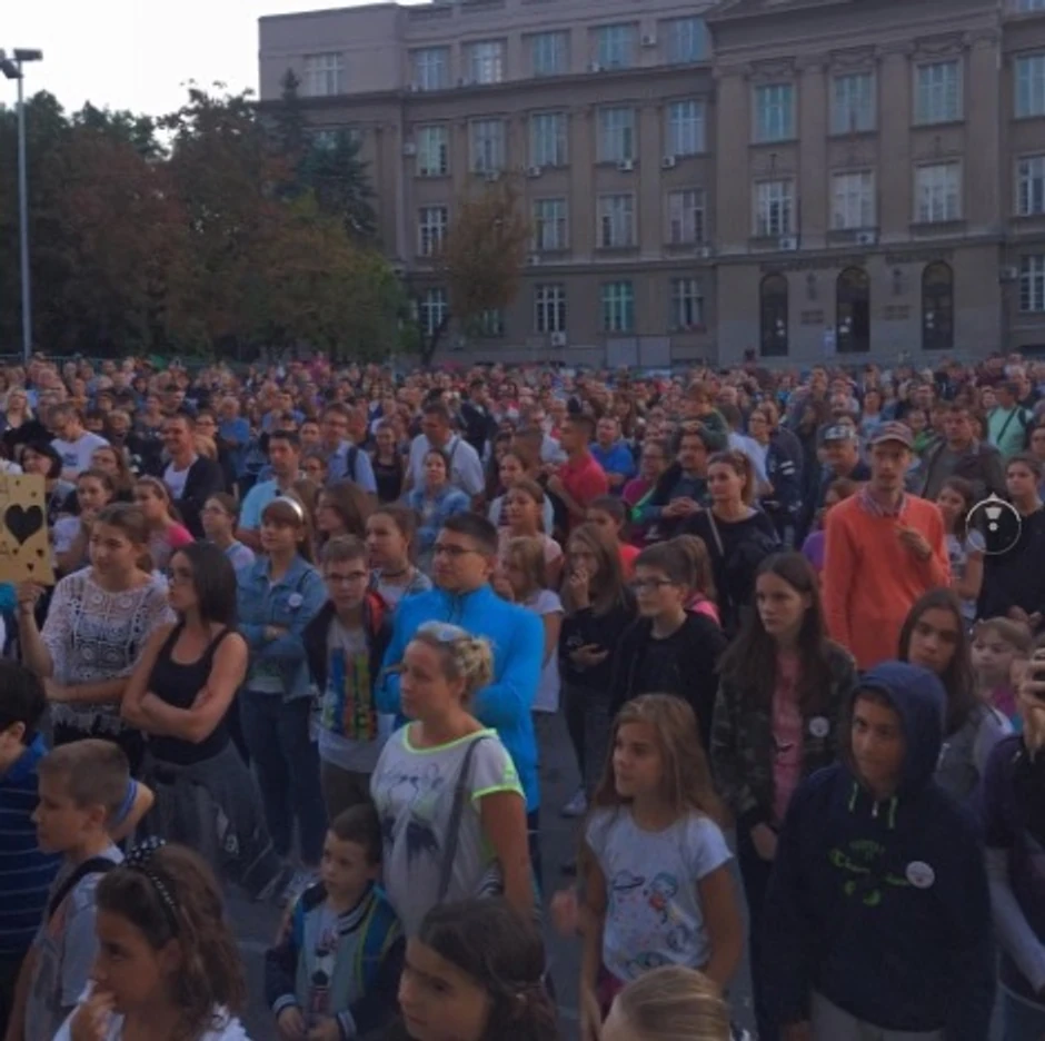 Protest "Ne damo Ljubu" ispred škole "Svetozar Miletić"