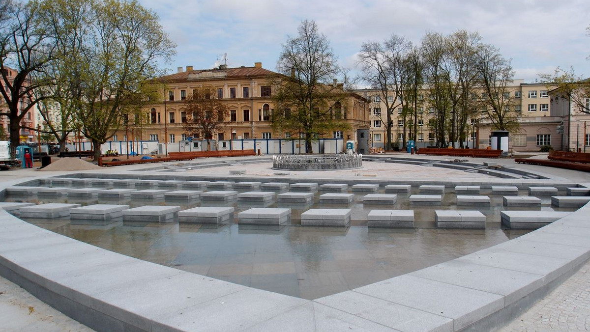 Szczątki ponad 400 osób, wydobyte podczas prac archeologicznych przy rewitalizacji Placu Litewskiego w centrum Lublina, zostały złożone we wspólnym grobie na cmentarzu komunalnym. Byli to głównie zmarli ze szpitala bonifratrów z XVII i XVIII w.