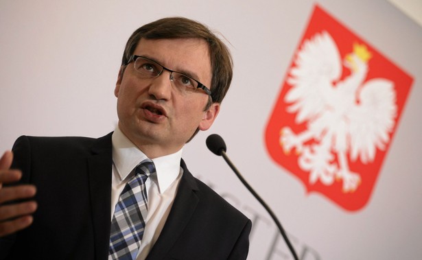 Ziobro szuka haków? Ściąga do prokuratury akta głośnych spraw z poprzednich lat