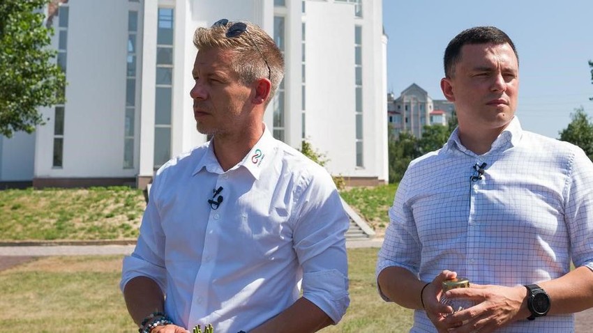 Roland Ceber (desno) vozio je Petera Mađara (levo) u KIjev u julu 2024. godine, dan posle ruskog napada na ukrajinsku prestonicu | Foto: Roland Tseber