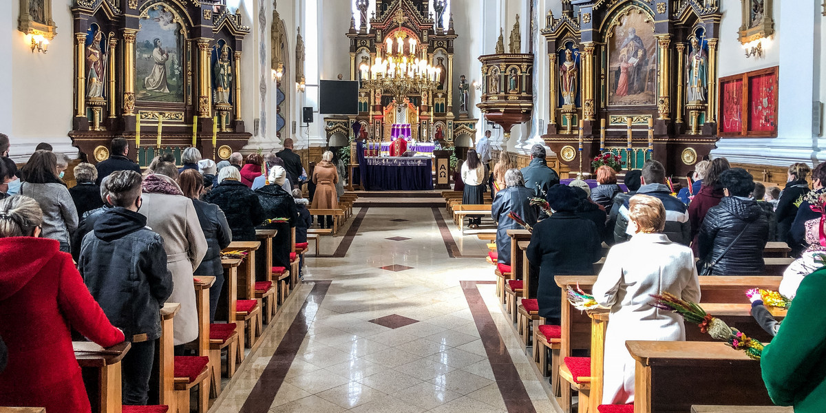 W dwóch kościołach w pow. wolsztyńskim przekroczono limity wiernych podczas mszy.