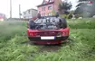 Auto wypadło z drogi i dachowało; za kierownicą 15-latek