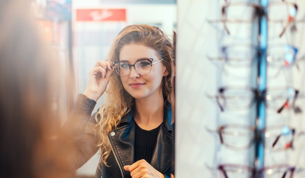 Skandal u kompaniji Rey Ban: Vlasnik tužen zbog navodnog podizanja cena naočara za 1000 odsto